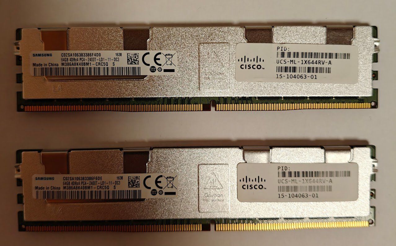 Samsung Memoria / RAM: 2x Samsung/Cisco 64GB DDR4 ECC RAM PC4-2400T – Usato da Rupperswil venduto da schweizerkaese