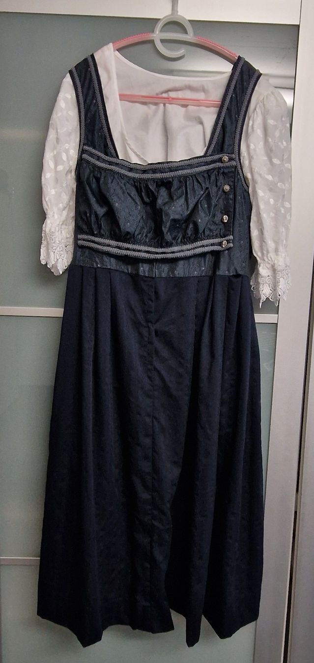 Vestiti: Dirndl mit Bluse und Schürze Grösse 48 – Usato da Itingen venduto da Claudia.E 1