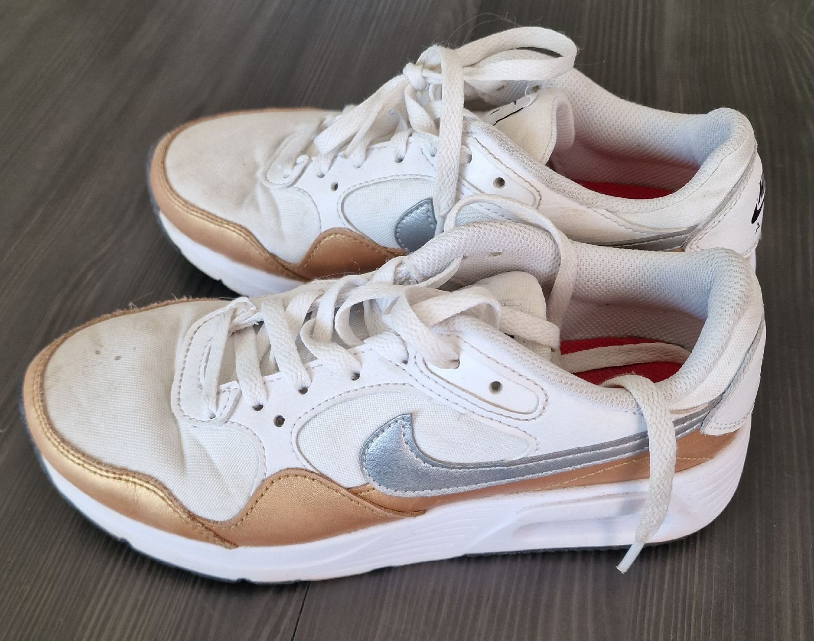 Nike Scarpe per ragazze: Nike Sneaker, Grösse 37,5, Weiss/Gold  – Usato da Safenwil venduto da JayRunaway 1
