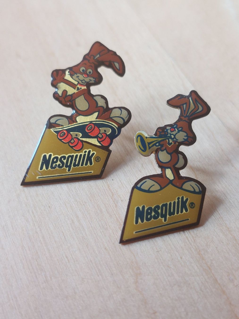 Placchette & Badge: NESQUIK  -  PIN – Usato da Gipf - Oberfrick venduto da Esnoopy