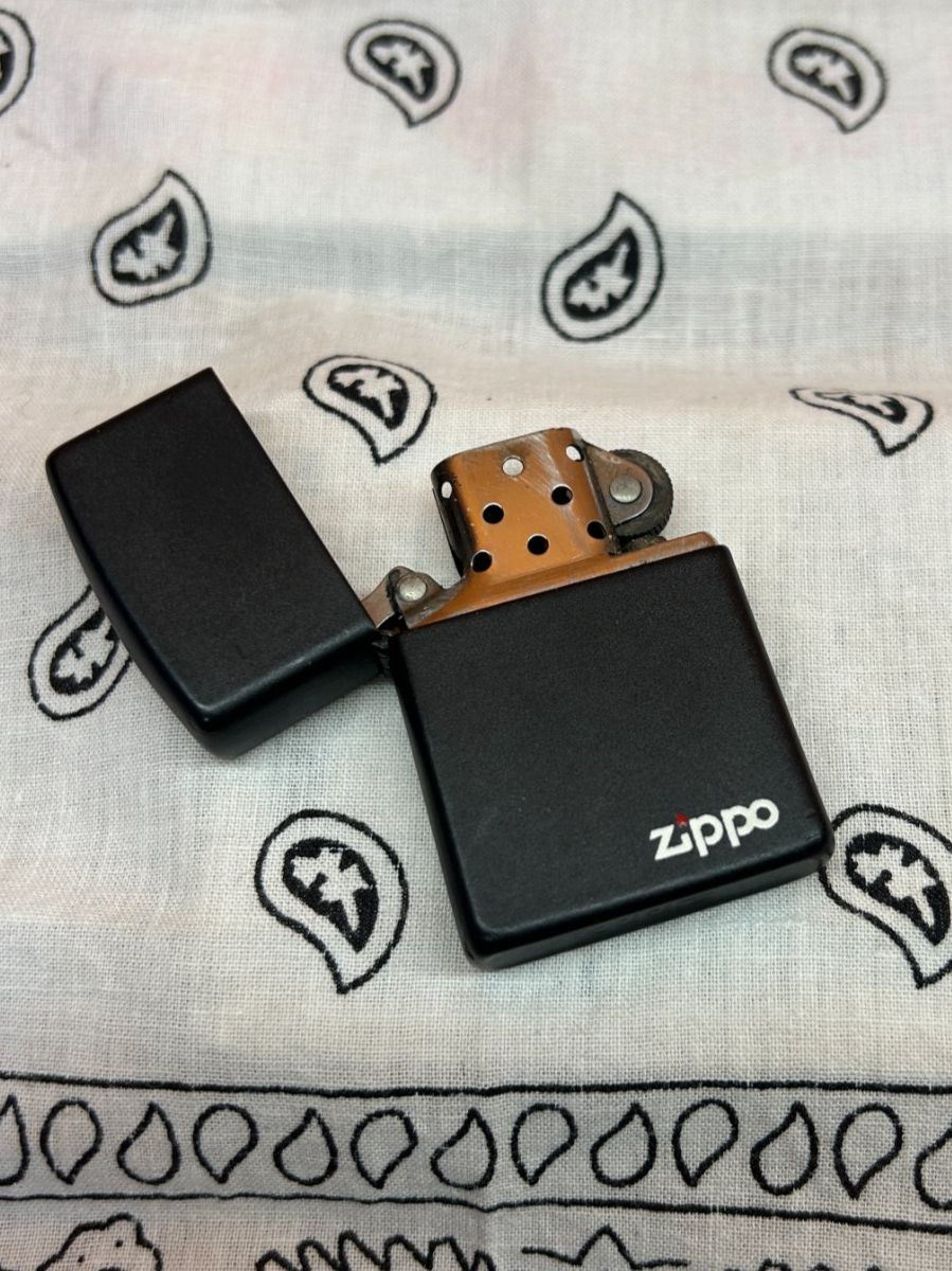 Zippo Feuerzeuge: Zippo Black Mat – Gebraucht aus Soyhières von Maponos 1