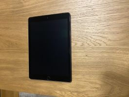 iPad (5th gen) Wi-Fi / 128GB A1823
