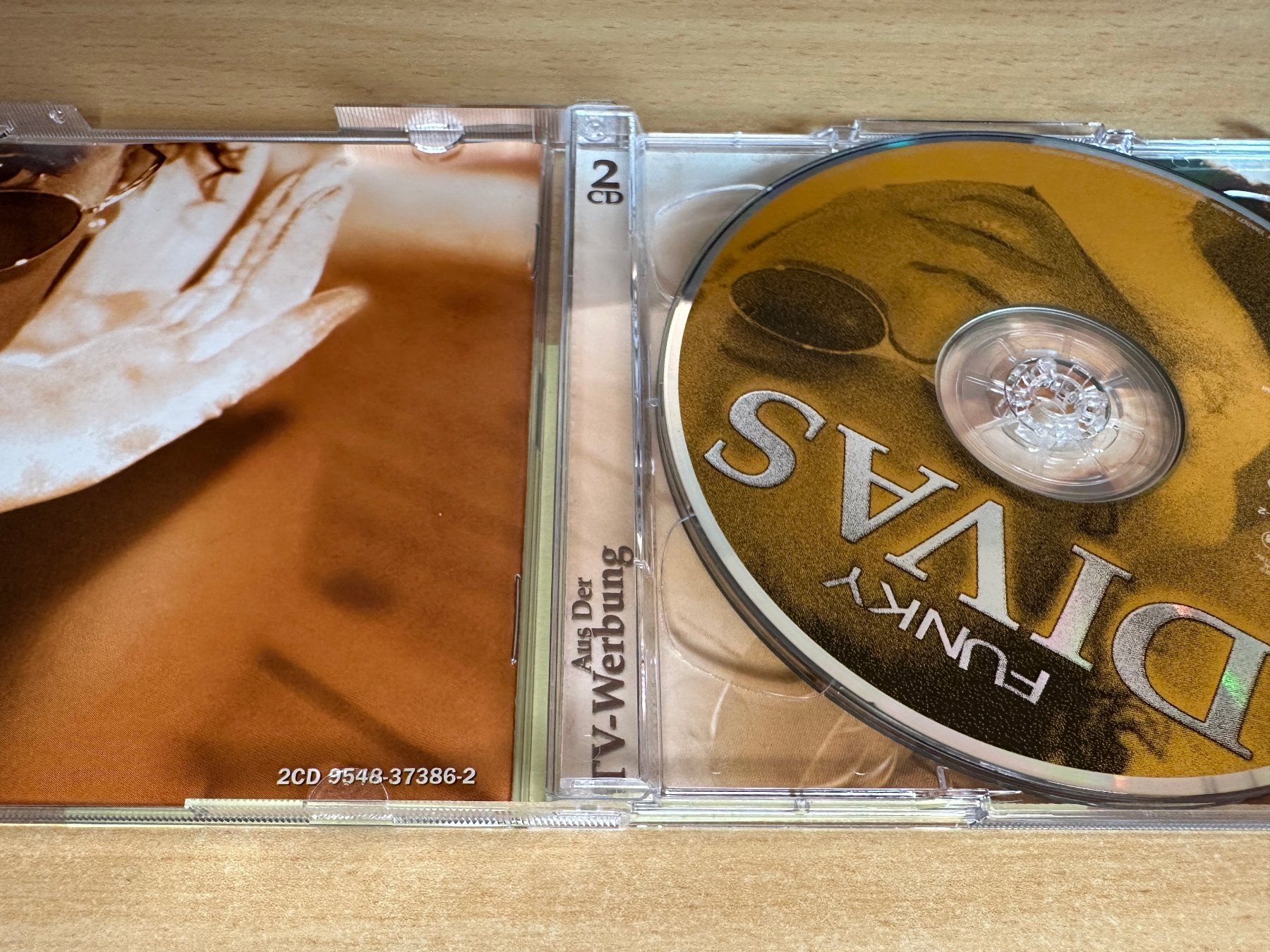 CD: V1 Various – Funky Divas - 2 CD – Usato da Rikon im Tösstal venduto da Alpenmutz 2