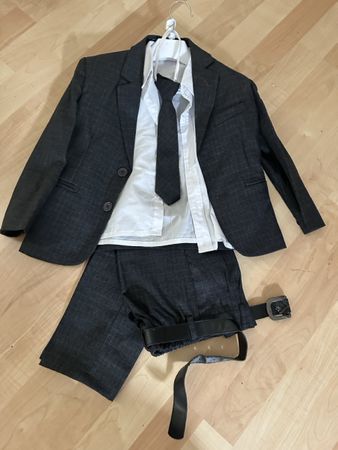 Festlicher Jungen Anzug, Grösse 110, Hemd, Krawatte, Gürtel