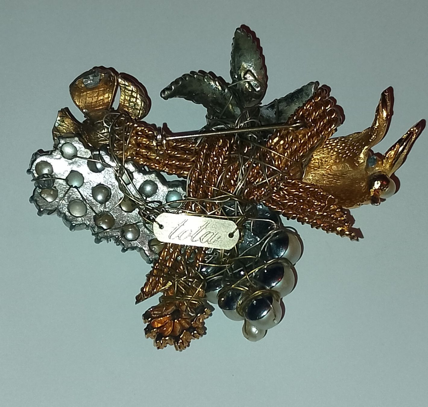 Broches & Aiguilles: Robuste Vintage Antik Brosche "TOTA" mit Perlen  – D'occasion à Therwil par col_m6rx 2