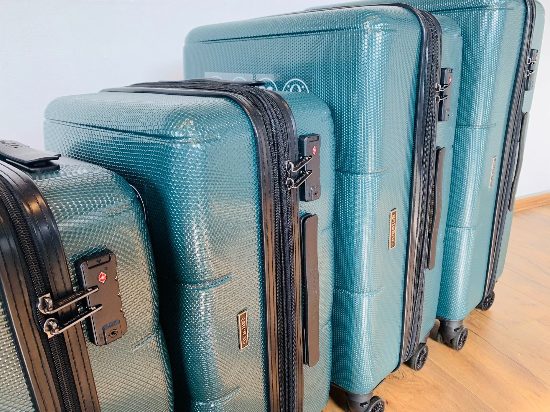 Valigie: 4 teiliges Koffer Polycarbonat gateBAG BUNDLE GRÜN NEU – Nuovo e nell'imballaggio originale da Bergdietikon venduto da shopAgent 2