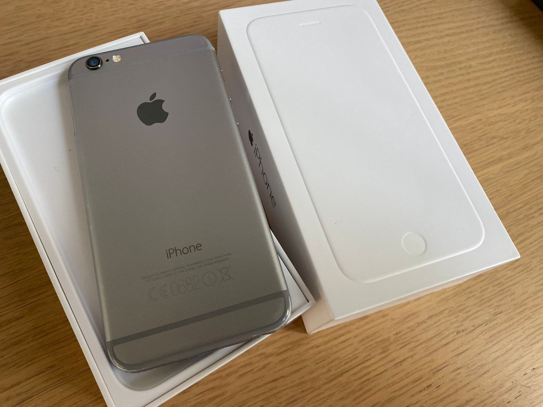 Apple Telefoni cellulari / Smartphones: Apple iPhone 6 mit 16GB spacegrau mit Originalverpackung – Usato da Wetzikon ZH venduto da BackToRetro 1