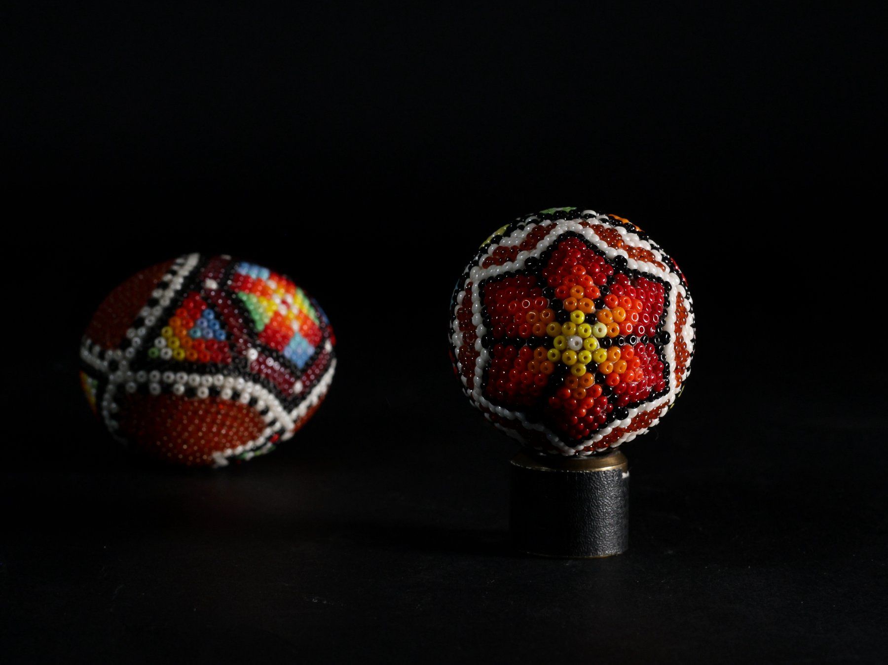 Alle Dekorationen: lot de 2 oeufs perlés - Pâques - artisanat roumain – Neu (gemäss Beschreibung) aus Biel/Bienne von grandsultan 3