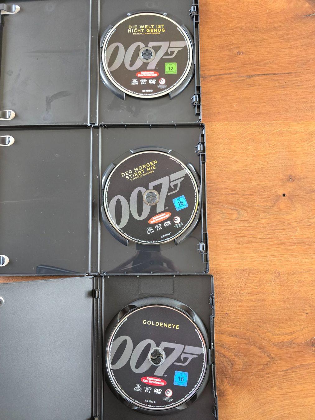 Tutti i DVDs: 3x DVD James Bond – Usato da Alpnach Dorf venduto da ben_zb29 2