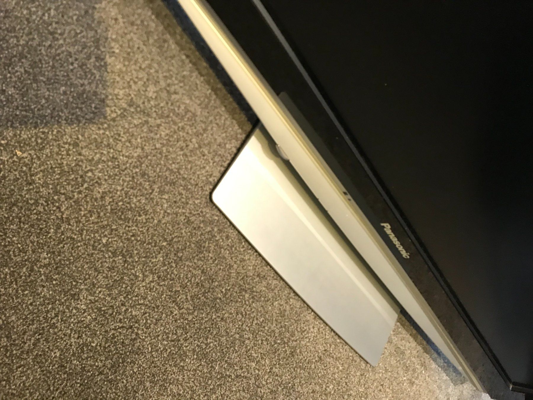 Panasonic Televisori: Stand zu Panasonic TX-D37LQ81 – Usato da Würenlingen venduto da Schneiderhifi 1