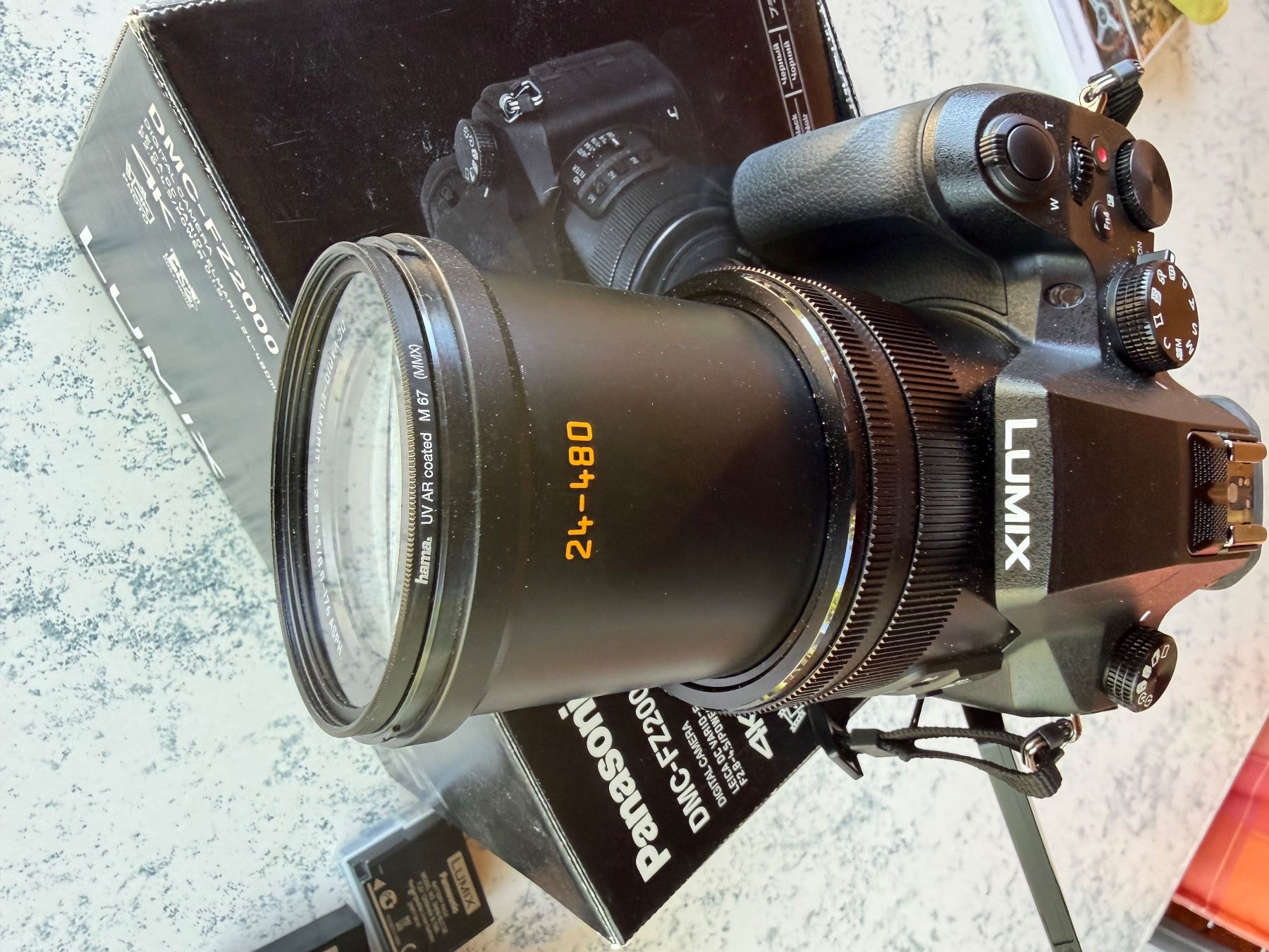 Panasonic Fotocamera: Panasonic Lumix DMC-FZ 2000 mit Buch – Usato da Grüt (Gossau ZH) venduto da Rocks55 5