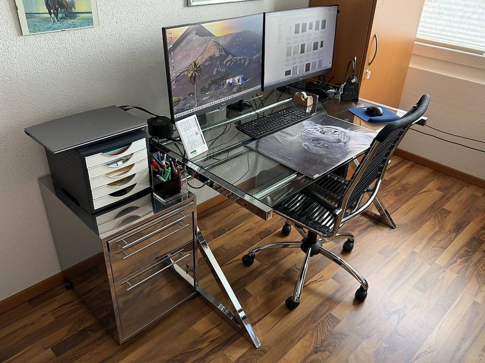 Moderner Glas Schreibtisch mit Rollcontainer & Bürostuhl (Gebraucht) in ...