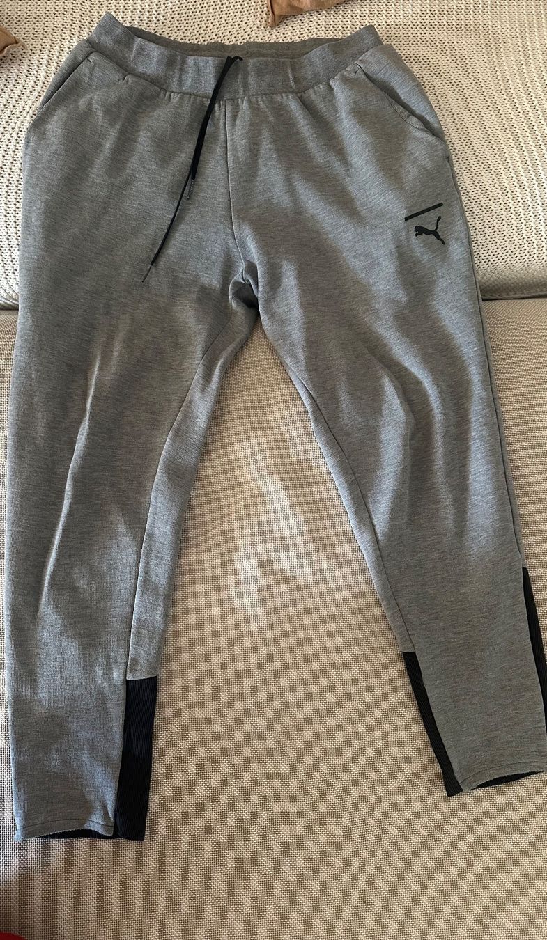 Puma Pantaloni: Puma Trainingshose Grau, bequeme Freizeithose, Grösse M – Usato da Zürich venduto da Jocki02