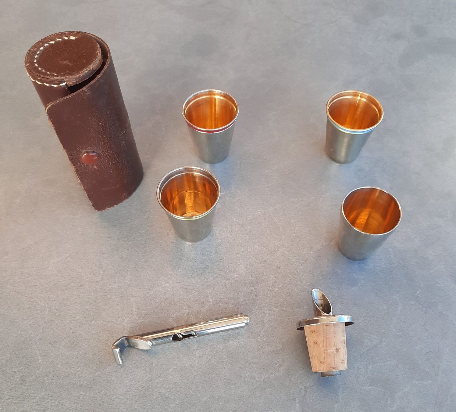 Set di piatti: originelle Schnapsbecher – Usato da Kilchberg ZH venduto da Ernzi47
