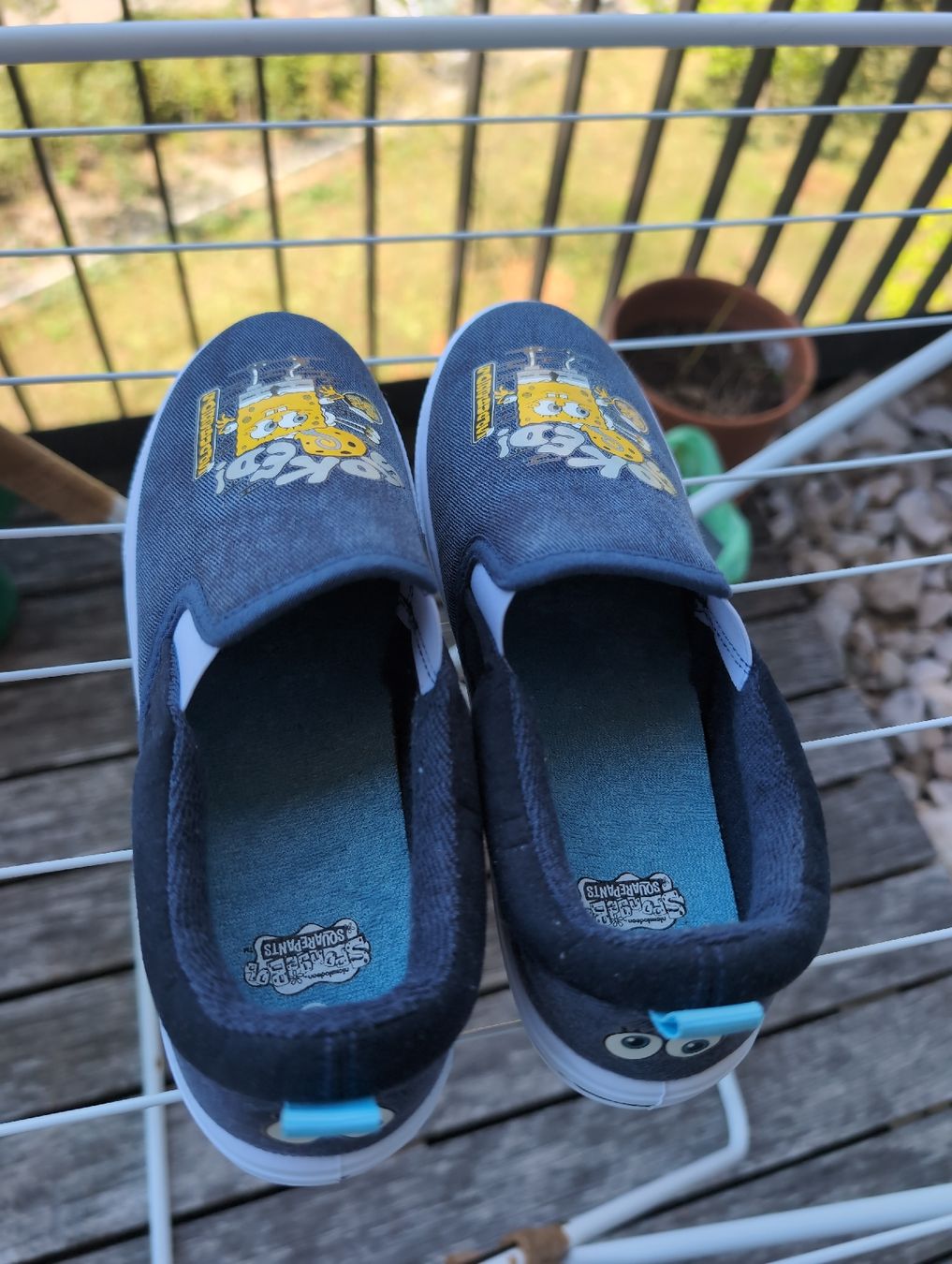 Chaussures garçon: SpongeBob Slip-on Shoes Size 36 Used – Neuf (Voir description) à Zürich par sub_66jp