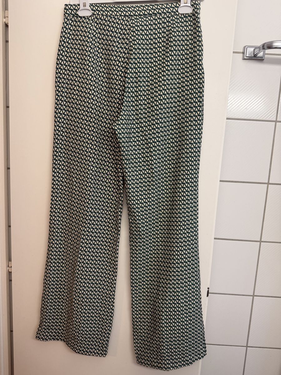 H&M Pantaloni: H&M Hose grün/beige Grösse 38. – Usato da Adliswil venduto da StephanieAnnina 5