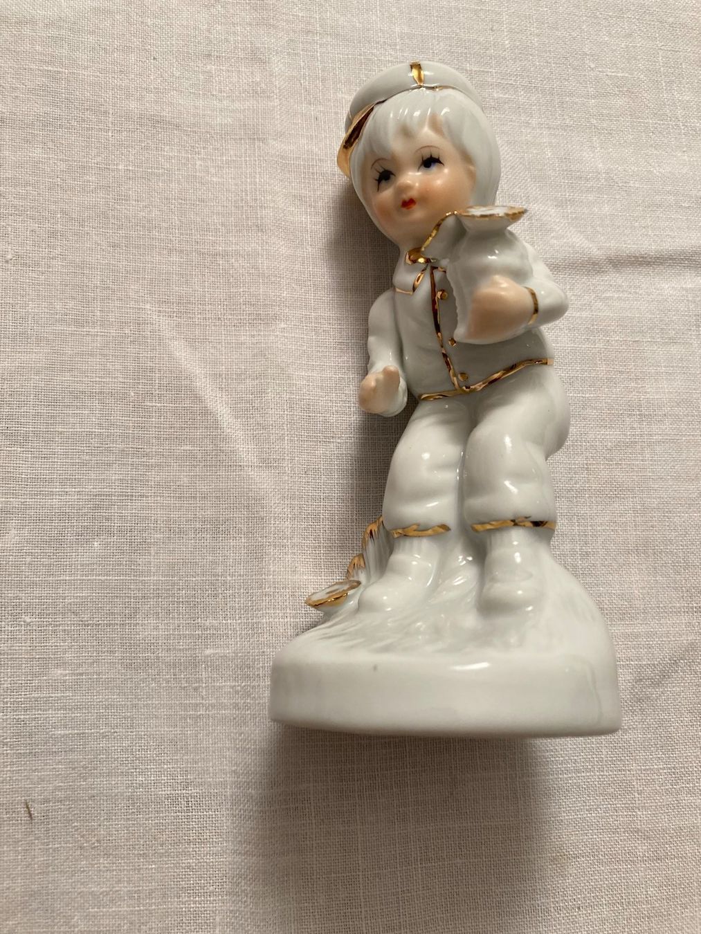 Statuette: Dekorative Figur Knabe mit Blumen, Vintage! – Usato da rheineck venduto da norwegianwood52