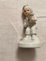 Dekorative Figur Knabe mit Blumen, Vintage!