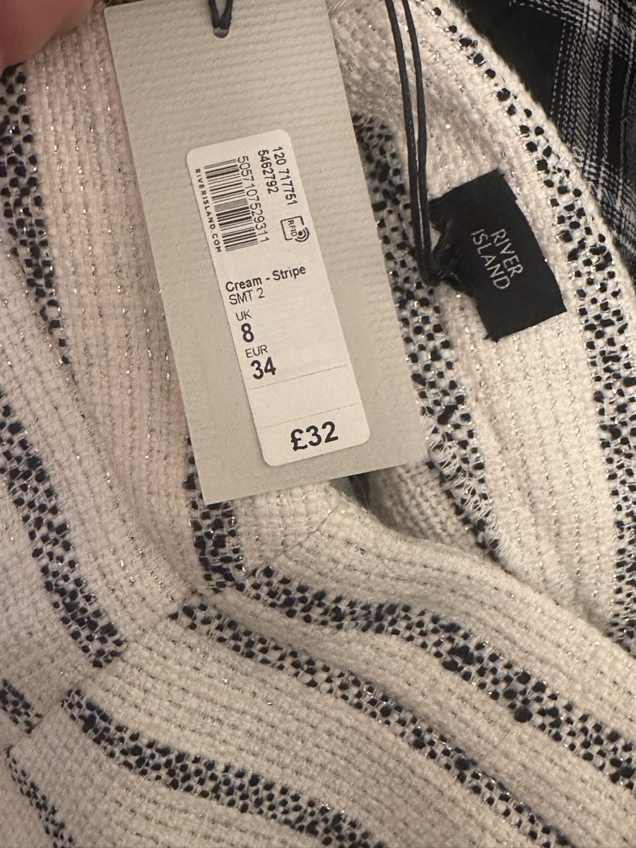 Pantalons: River Island Shorts – Neuf avec emballage d'origine à Silvaplana-Surlej par vikhayy.stmoritz 1