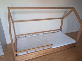 Haus-Kinderbett (holz) inkl. Matratze