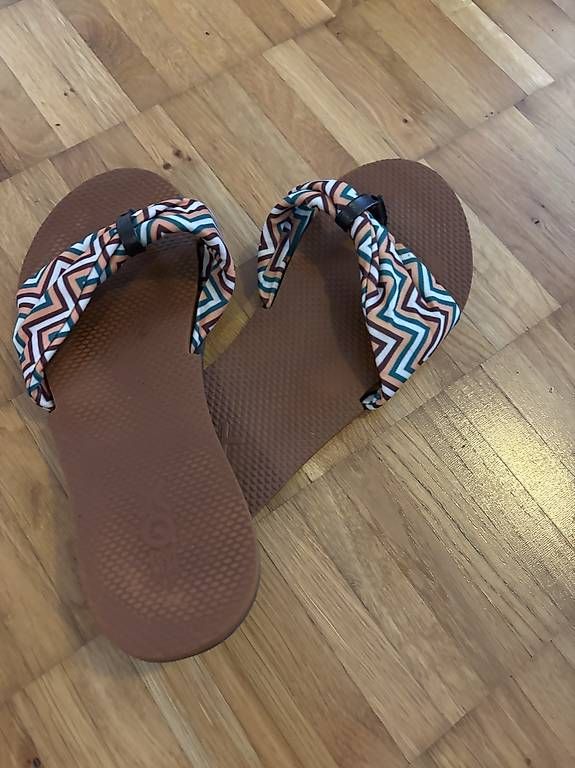 Scarpe da donna: Sandalen Gr. 37 zu verschenken  – Usato da Zürich venduto da Mare021 2