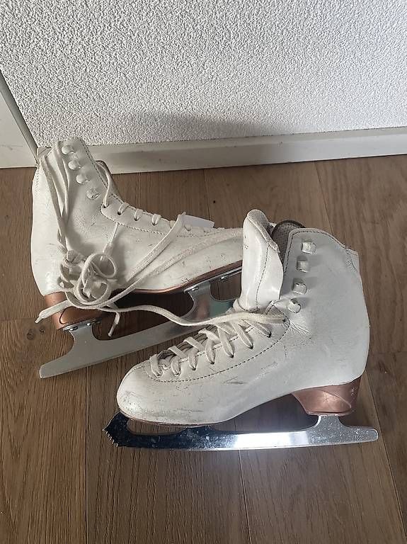 Schlittschuhe: Patin à glace 34 – Gebraucht aus La Sarraz von lenamoser 1
