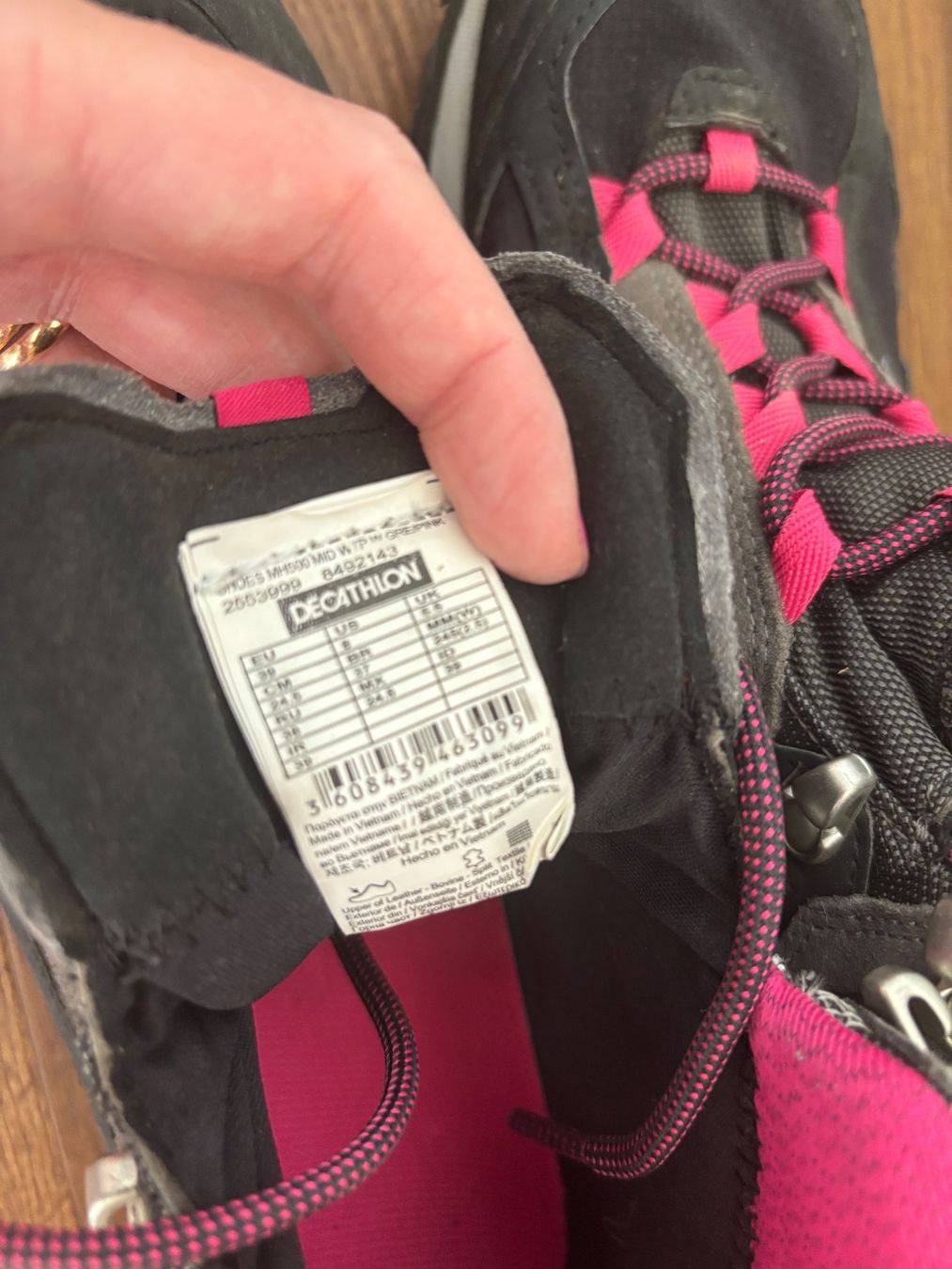 Decathlon Scarpe da donna: Wanderstiefel Quechua wasserdicht Gr. 40 – Usato da Effretikon venduto da Jana_K 3