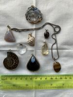 Lot diverse Anhänger mit Edelsteinen 