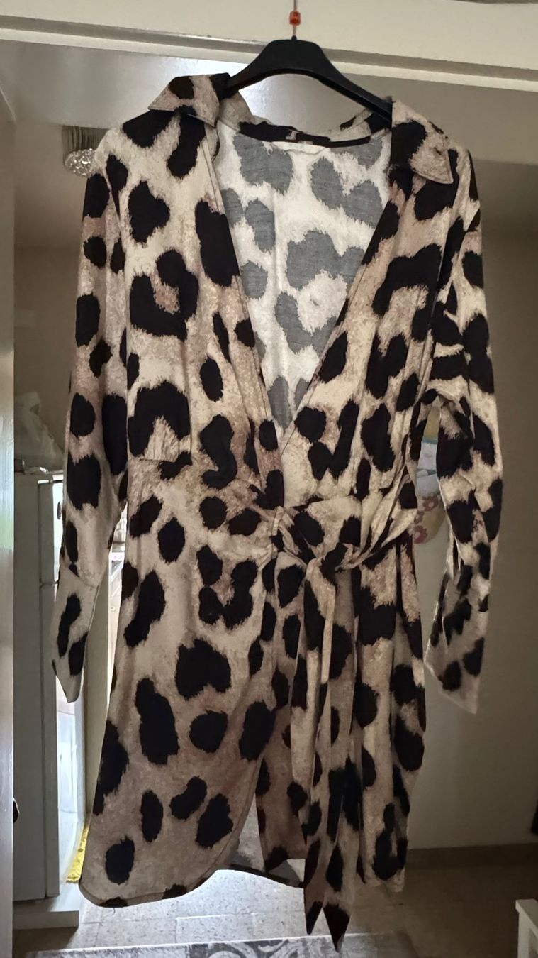 Vestiti: Robe à imprimé léopard avec ceinture - Taille  M neuve – Nuovo (secondo la descrizione) da Monthey venduto da Chez-Dani-81
