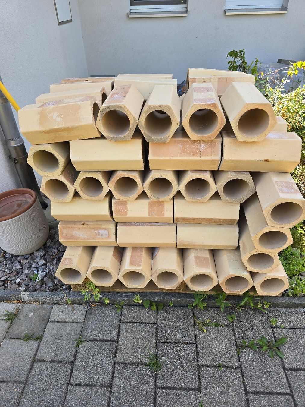 Étagères: Weinragalröhren aus Ton 100 Stück – D'occasion à Möhlin par sar_fhc6