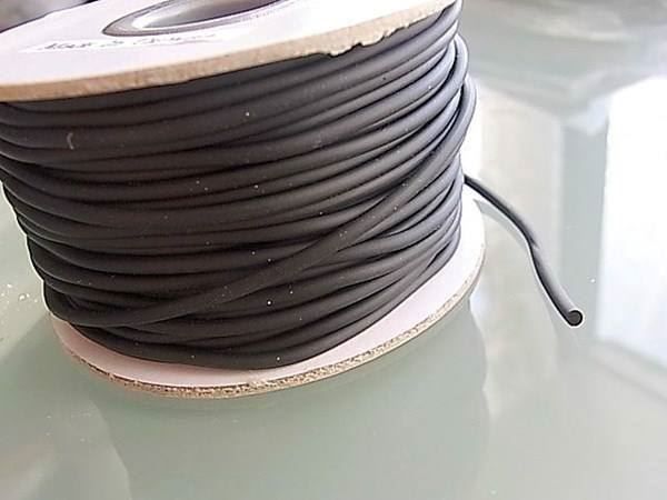 Catenine: Kautschukband rubber schwarz 3mm   je m – Nuovo (secondo la descrizione) da Alpnachstad venduto da perlengaby 1