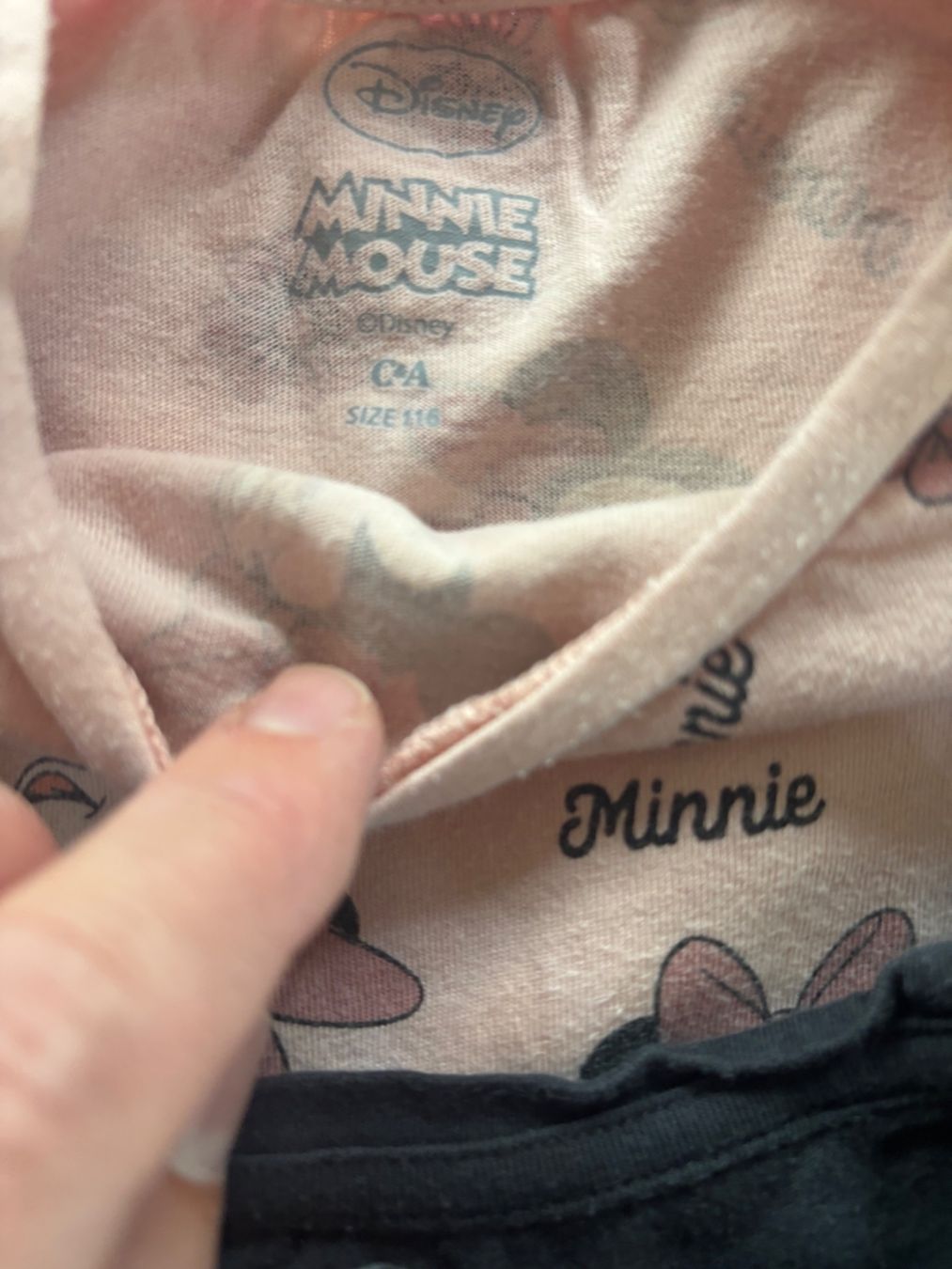 C&A Kleiderpakete & -sets: Langarm Oberteile Minnie Mouse 116 – Gebraucht aus Zollikon von d_grabher 2