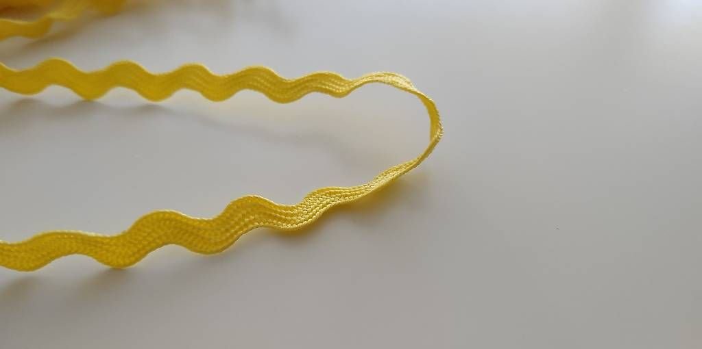 Nastri decorativi: 3 Meter Zig zag Band Einfassband 5mm gelb – Usato da Allschwil venduto da 86d_fmd5 3