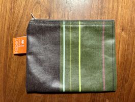 Robert le heros paris/ Pouch