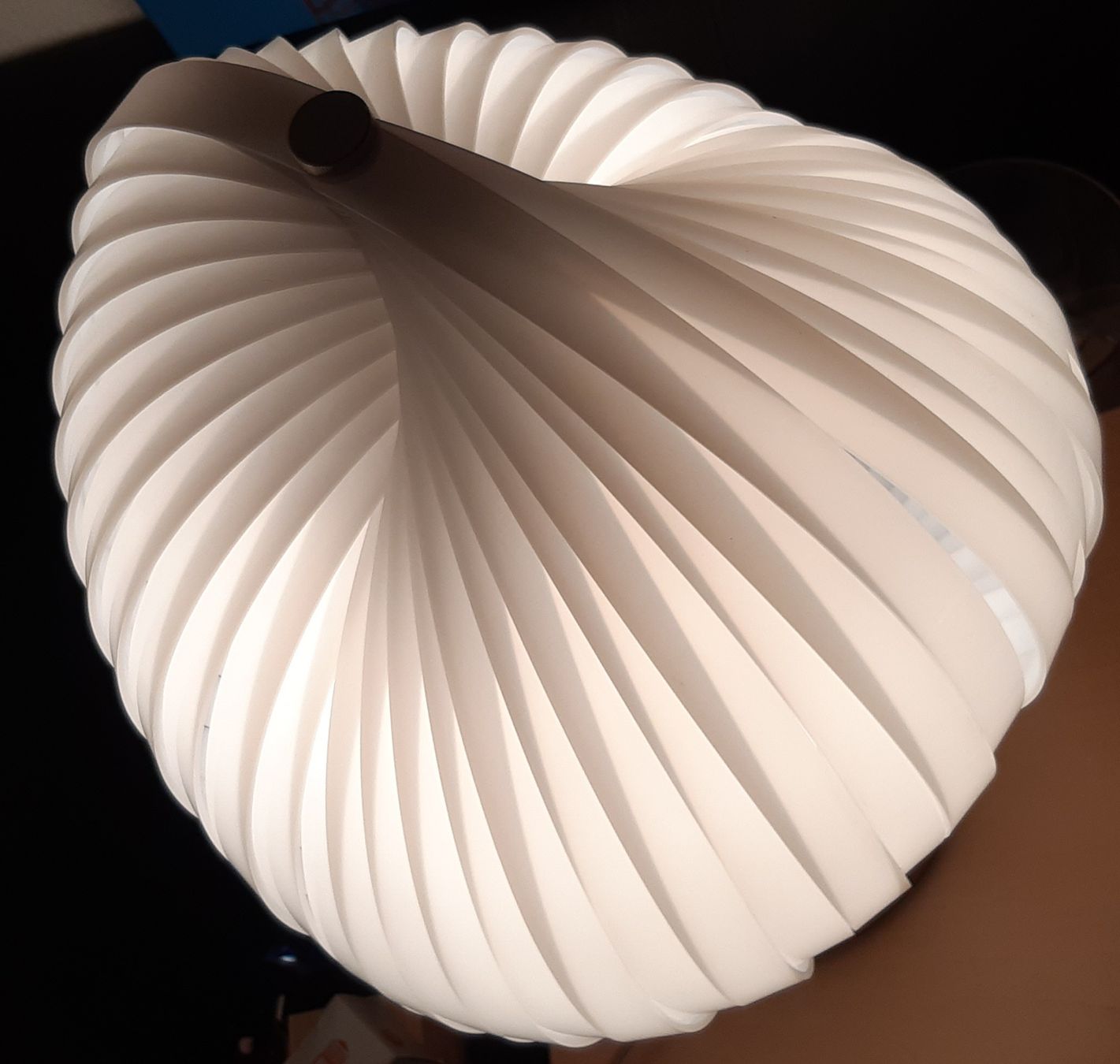 Lampade: Wunderschöne Designer-Lampe dimmbar inkl. Leuchtmittel...... – Nuovo (secondo la descrizione) da Richterswil venduto da ADIACE010