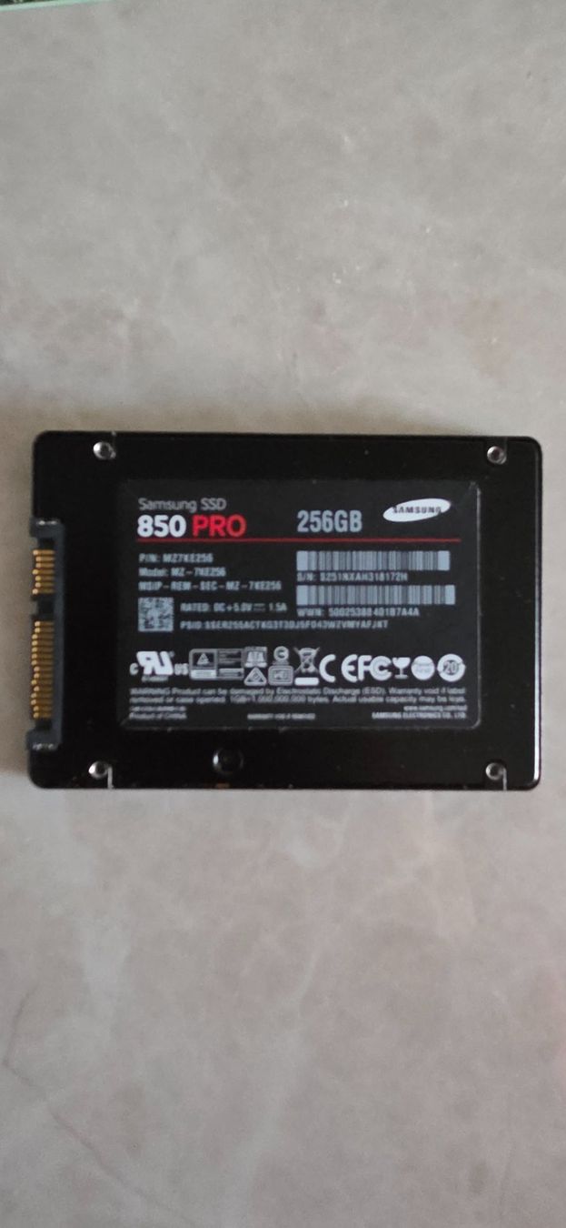 Samsung Dischi rigidi: Samsung 850 Pro 256GB SSD – Usato da Zihlschlacht venduto da vogelgrip