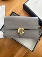 Gucci Tasche in Grau mit G-Logo für den Sommer!