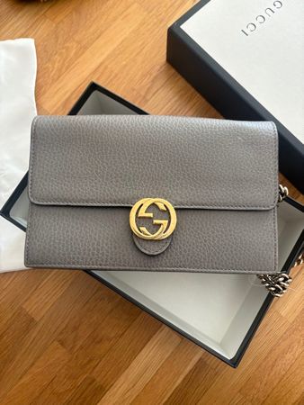 Seltene Gucci Tasche in Grau mit G-Logo für den Sommer!