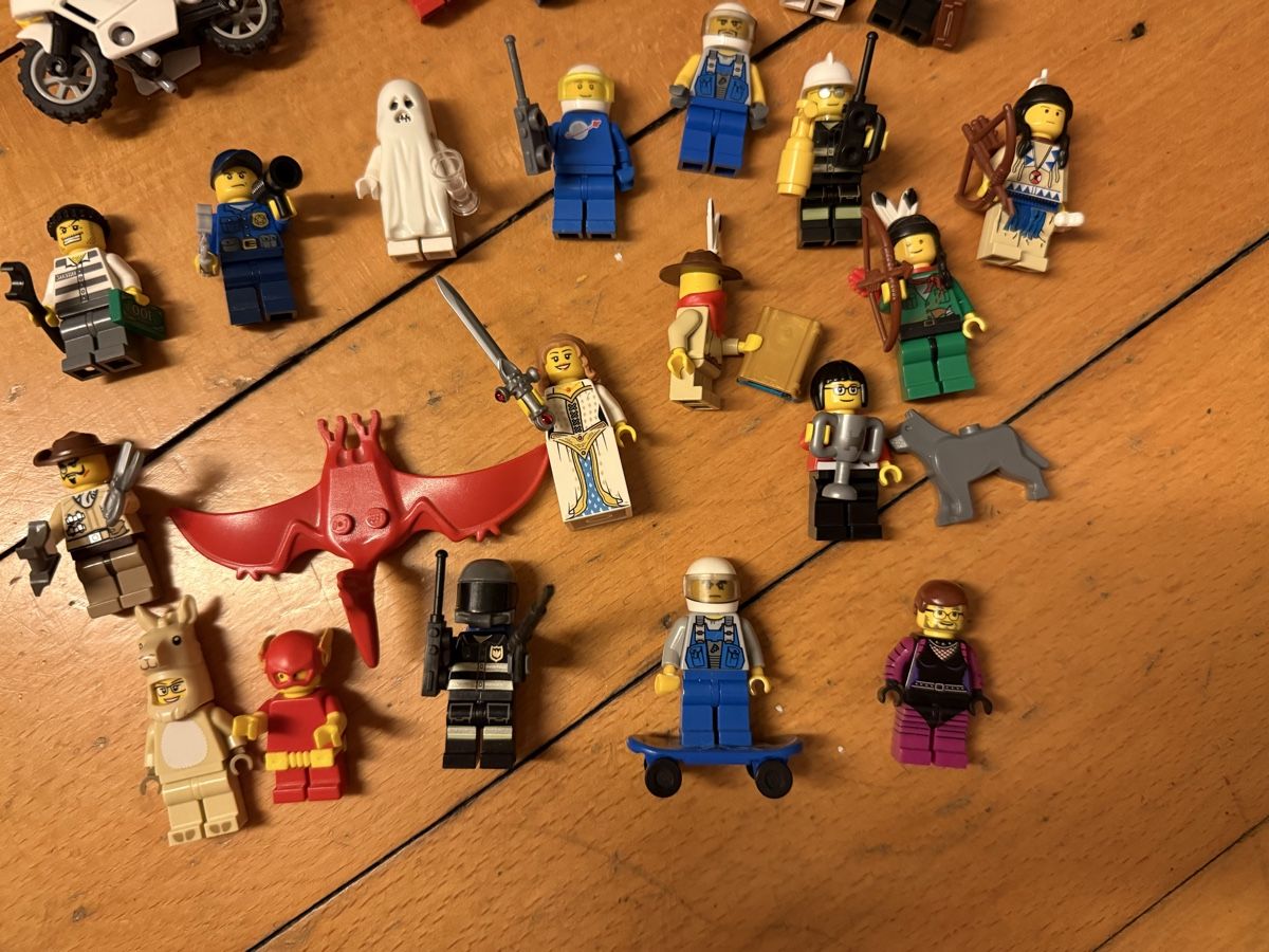 Lego Giocattoli: 22 Lego Figuren – Usato da Zürich venduto da zuerich16 1