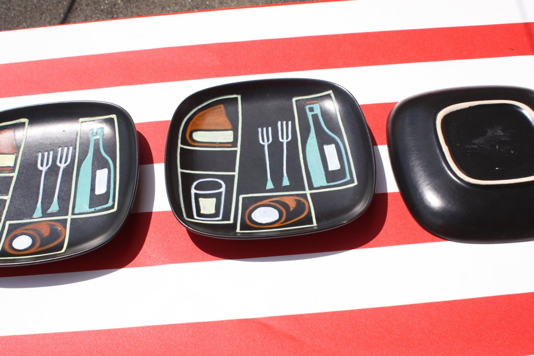 Teller: 4 VINTAGE KUNST TELLER (STIL PICASSO) – Gebraucht aus Wauwil von Pneuedy 4