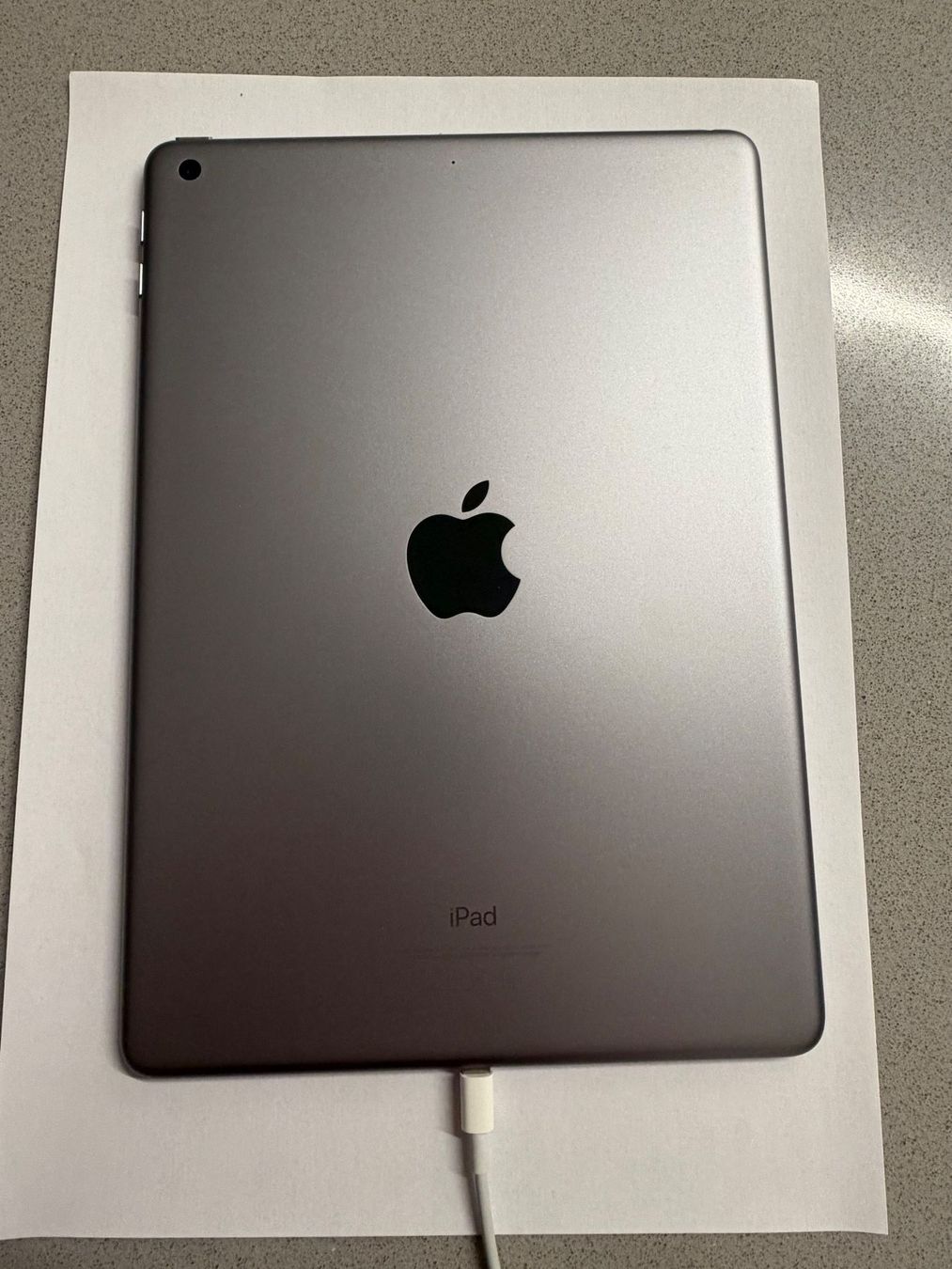 Apple Tablet PC: Apple iPad Tablet grau gebraucht mit Ladekabel – Usato da Winkel venduto da mic_8kbz 1