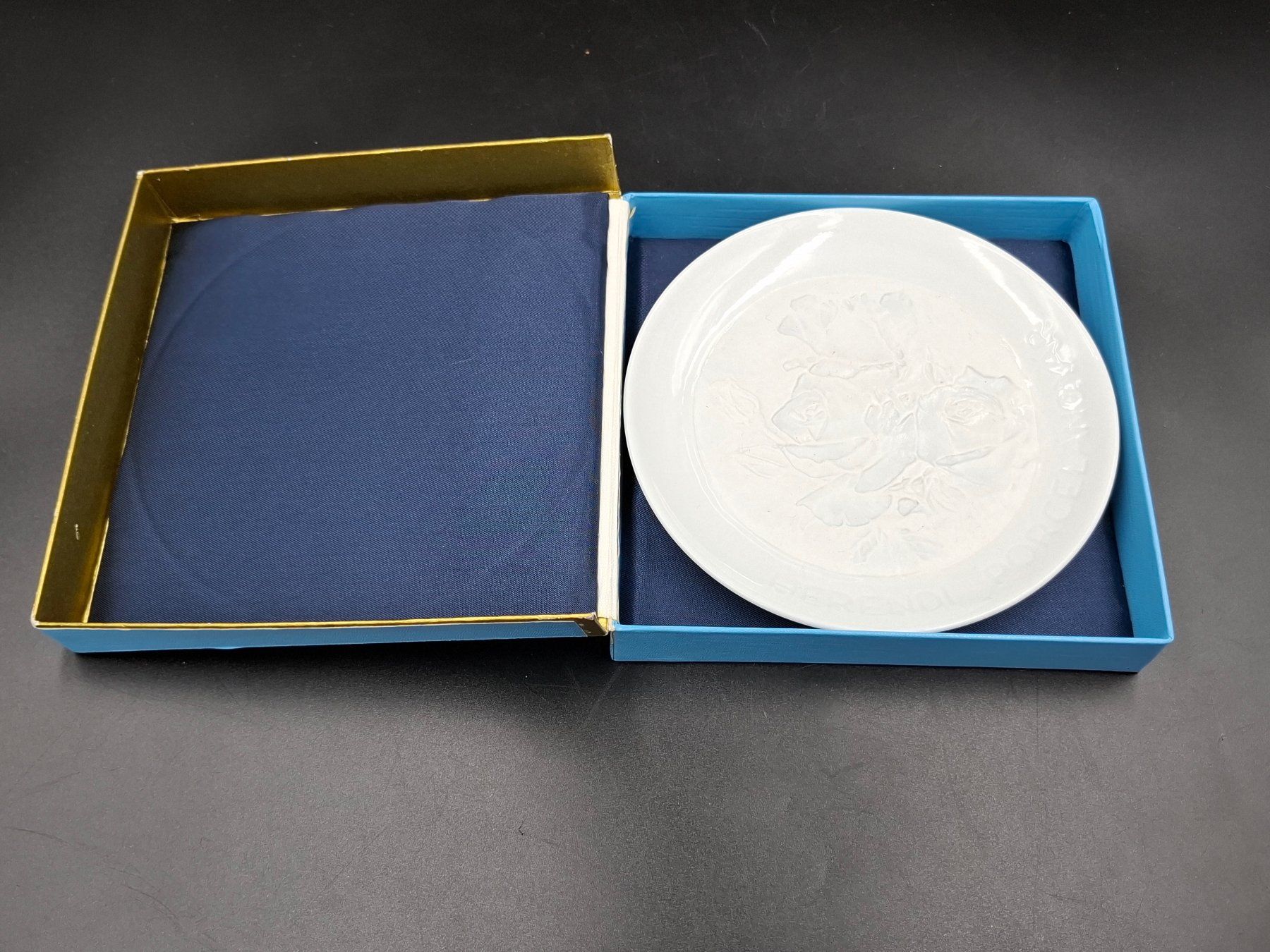 Herend Piatti: Herend Bisque Porcelain Relief Wall Plate Original Box – Usato da Zürich venduto da bruzolda 5