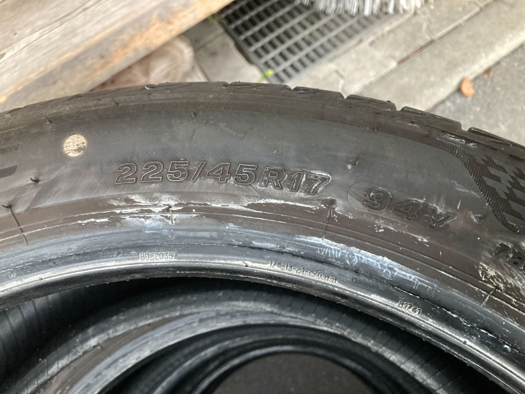 Bridgestone Pneus & Kompletträder: 225/45R17 Sommerpneu Bridgestone – Gebraucht aus Cham von WB2223 4