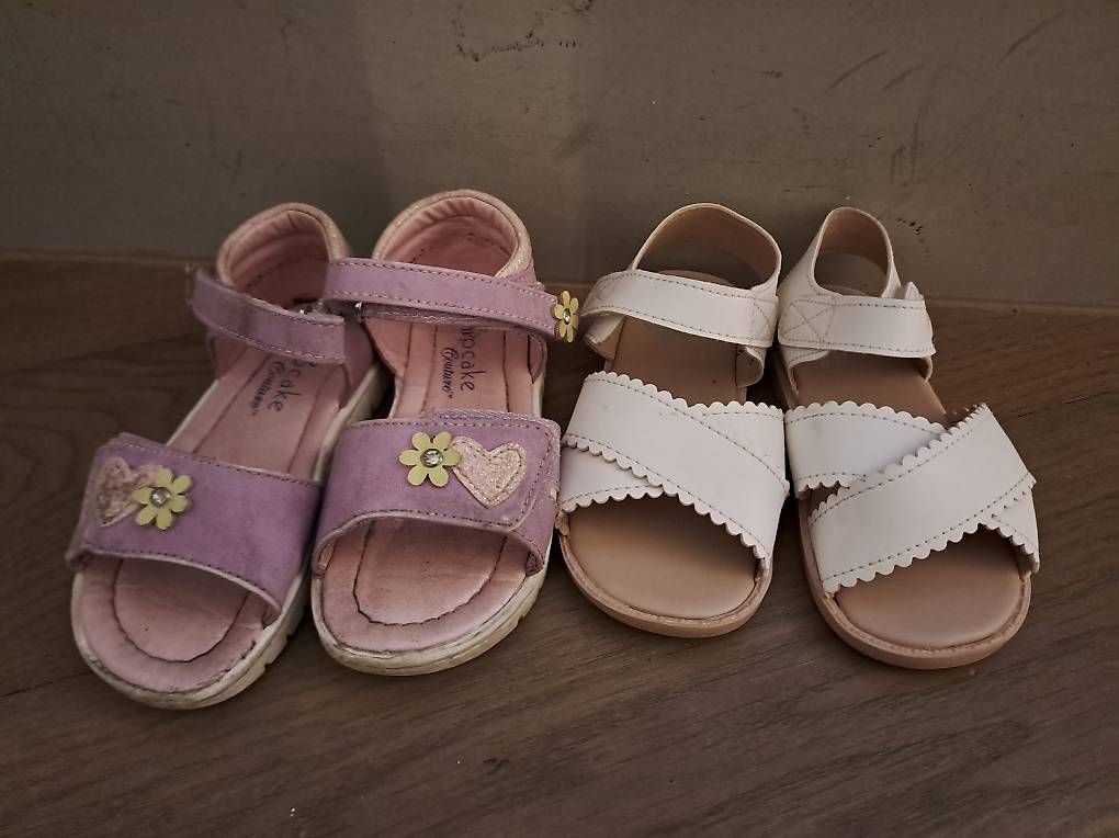 Scarpe per ragazze: Sommerschuhe / Schuhe grösse 22 – Usato da Neftenbach venduto da Ctruempi