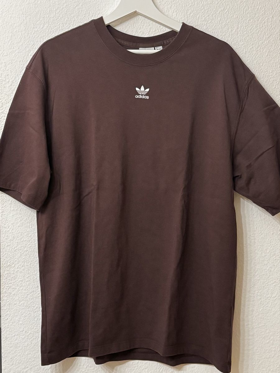 Adidas T-shirt: Adidas T-Shirt Dunkelbraun – Nuovo (secondo la descrizione) da Luzern venduto da Leaaa