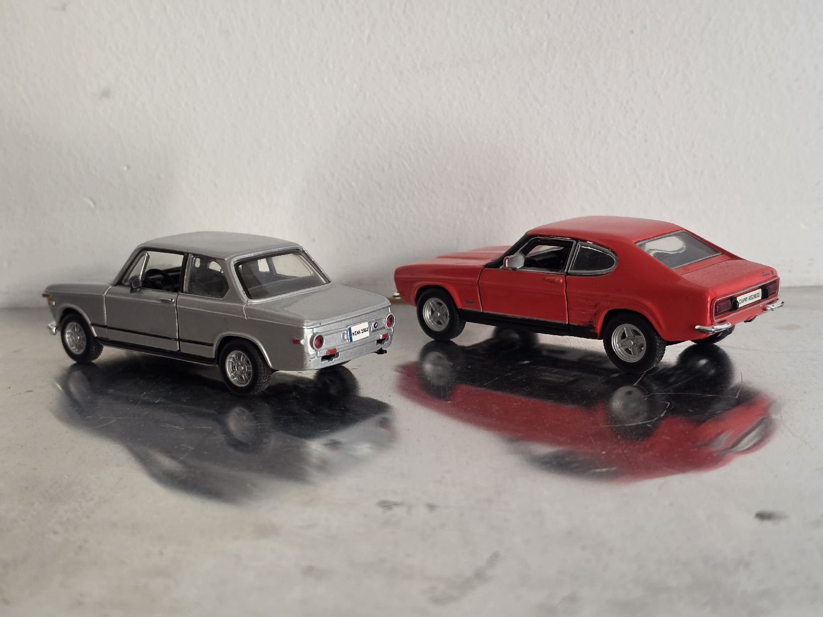 Bburago Modellini d'auto: Model Autos Ford Capri & Bmw 2002tii 1:32 – Usato da zürich venduto da val_yr8v 3