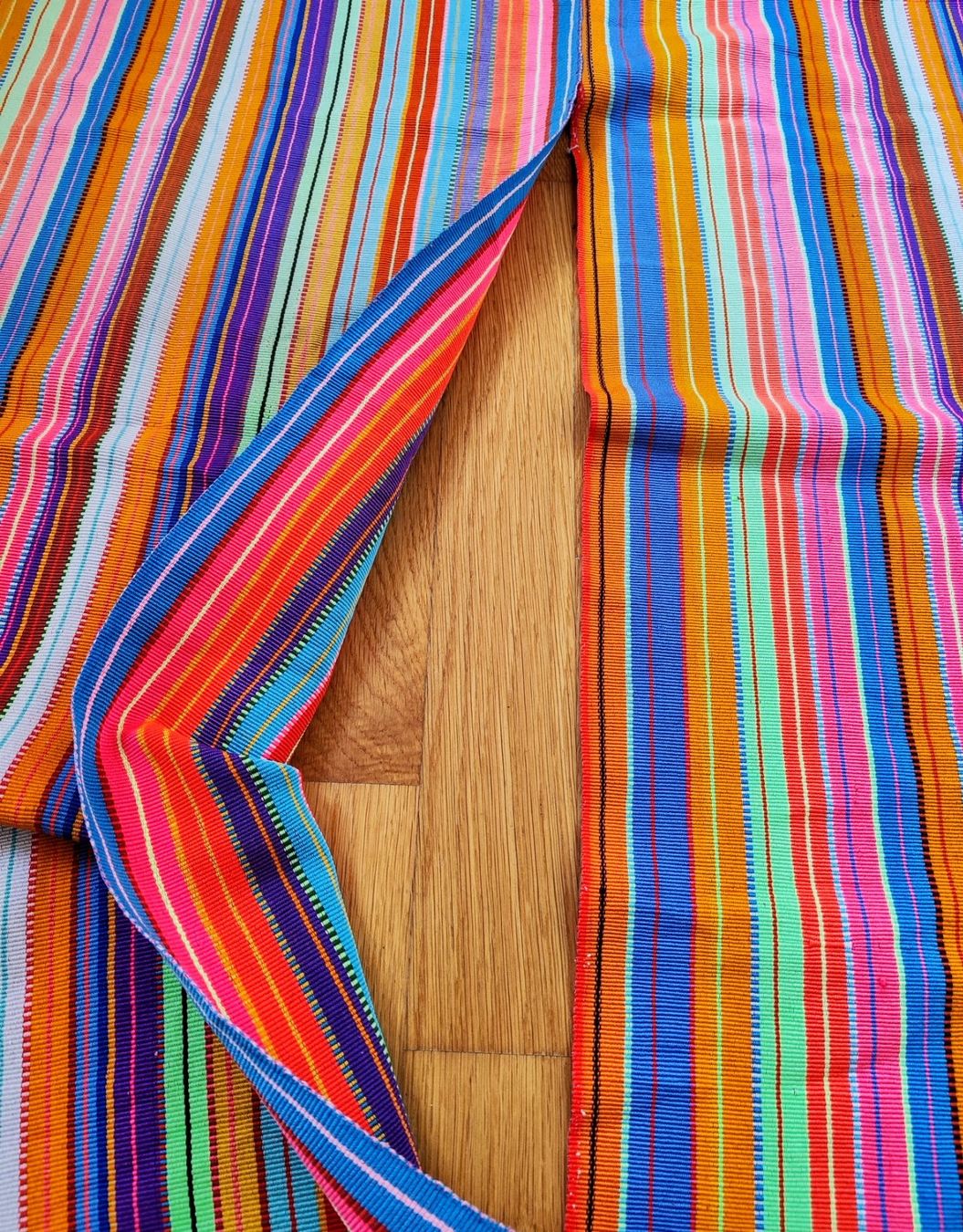 Tessuti: Tissu de type mexicain tissé à la main – Usato da Carouge GE venduto da for_8yym 3