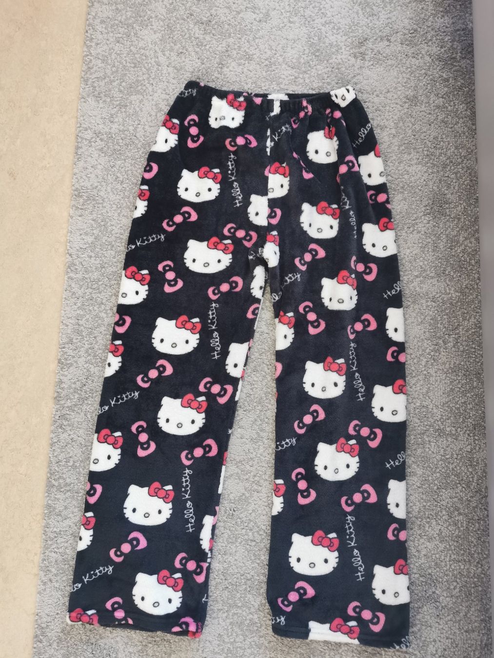 Pantalons: Schlafanzughose Hello Kitty Grösse M – D'occasion à Jona par Bikko