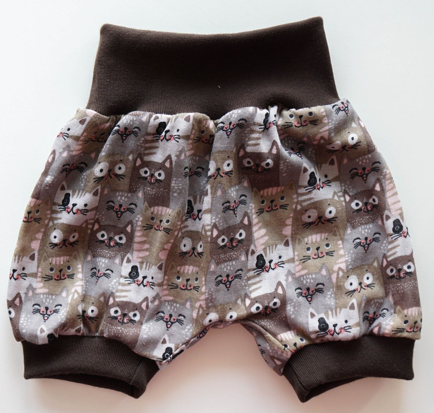Pantaloni: Kurze Pumphose mit Katzen - Gr.74/80 NEU – Nuovo e nell'imballaggio originale da Zürich venduto da sambaum