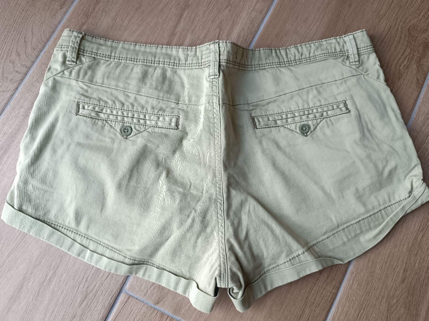 Pantalons: Shorts olive – D'occasion à Wolfwil par SecondOwner 2